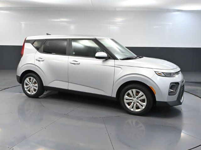 Used 2020 Kia Soul LX FWD image 2