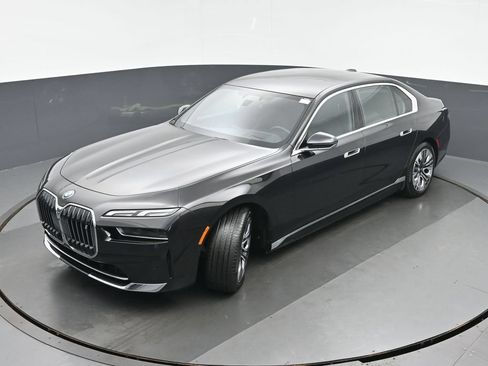 Used 2023 BMW i7 xDrive60 AWD/4WD image 35