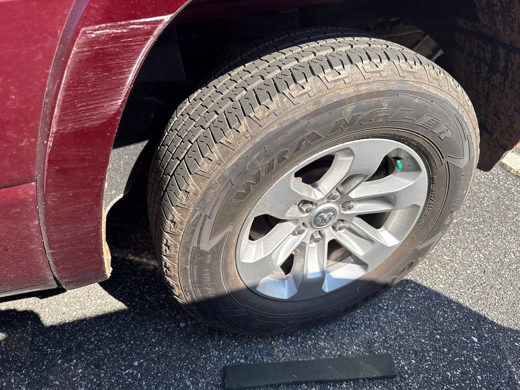 Used 2019 RAM 1500 Laramie AWD/4WD image 13