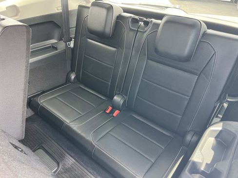 Used 2021 Volkswagen Tiguan SE FWD image 22