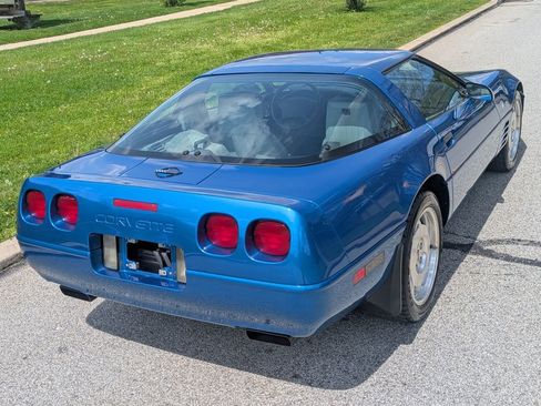 Used 1993 Chevrolet Corvette Coupe RWD image 17