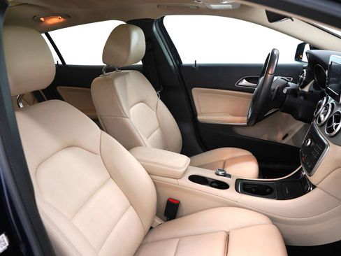 Used 2017 Mercedes-Benz GLA 250 4MATIC image 11