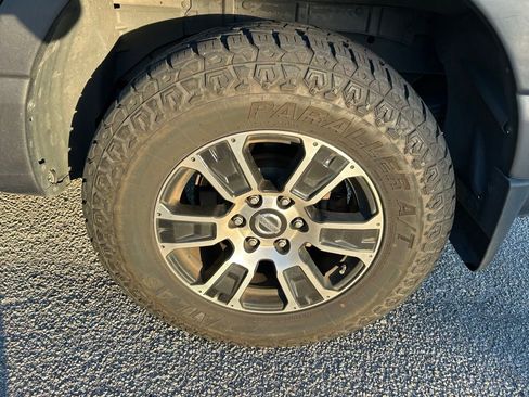 Used 2018 Nissan Titan SV w/ SV Convenience Package RWD image 10