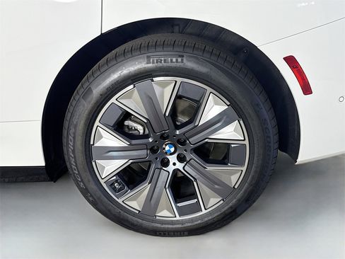 New 2026 BMW iX xDrive60 w/ Premium Package image 32