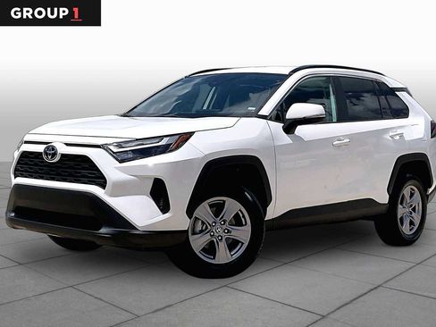 Used 2025 Toyota RAV4 XLE FWD image 1