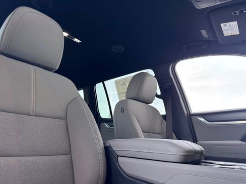 New 2025 GMC Acadia Elevation image 15
