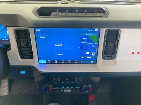 New 2025 Ford Bronco Heritage Edition image 28