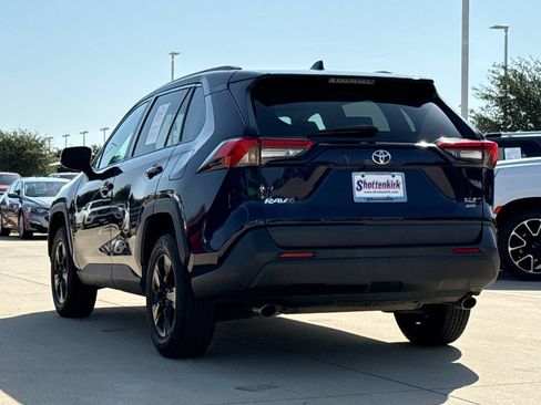 Used 2021 Toyota RAV4 XLE AWD/4WD image 6