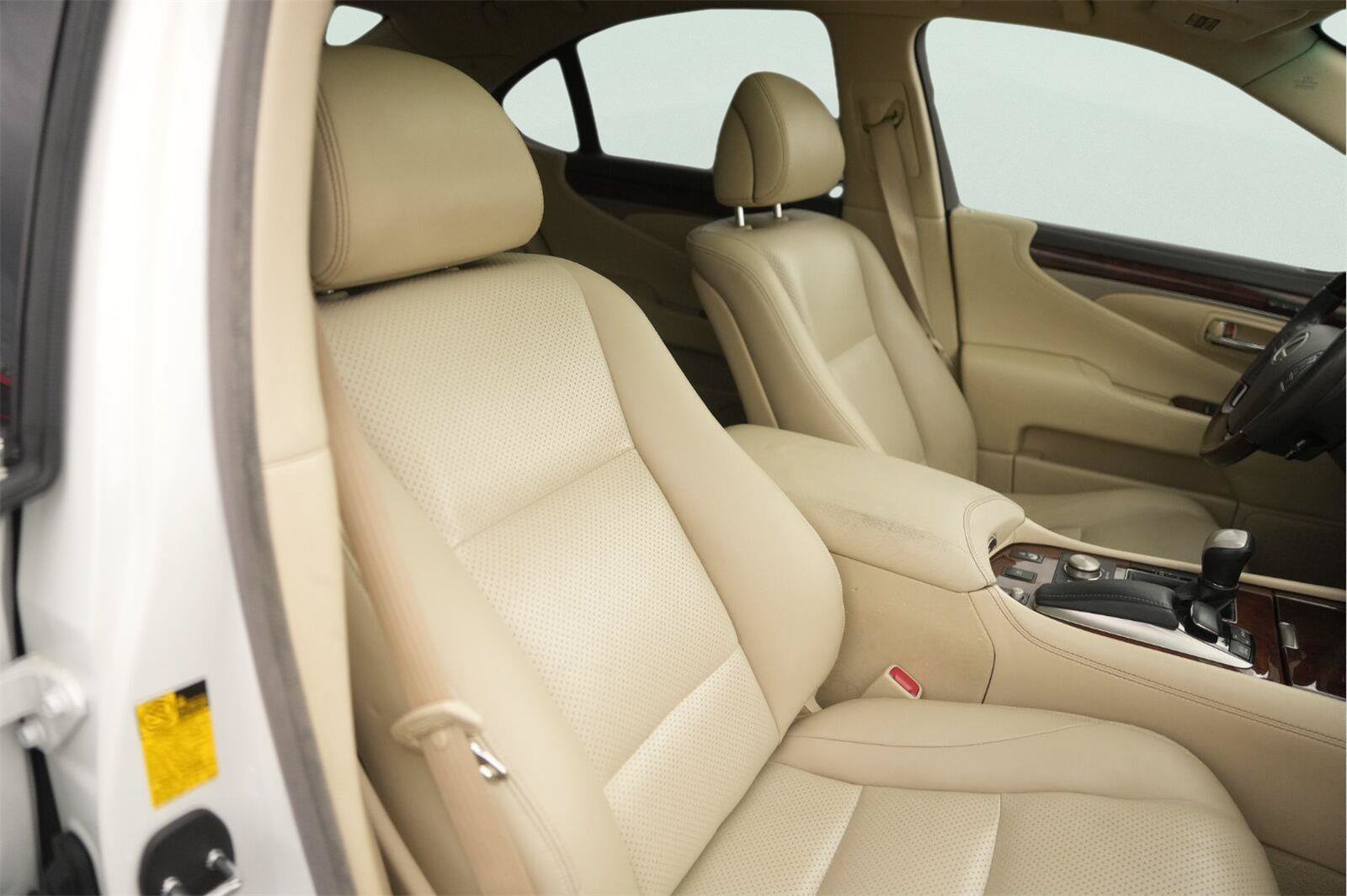 Used 2014 Lexus LS 460 w/ Comfort Package RWD image 20
