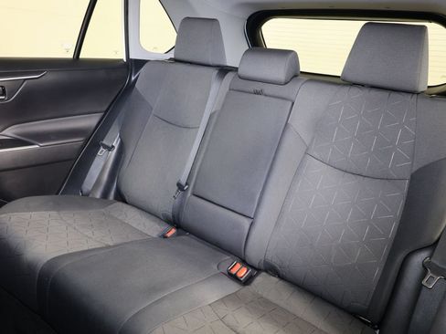 Used 2022 Toyota RAV4 XLE AWD/4WD image 9