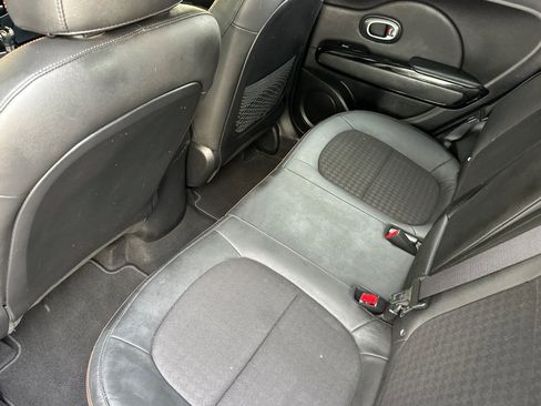 Used 2017 Kia Soul ! FWD image 13
