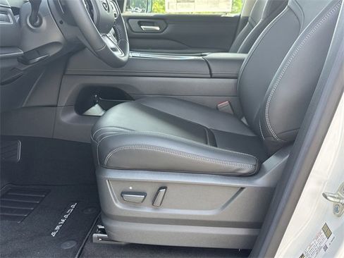 New 2025 Nissan Armada SV image 10
