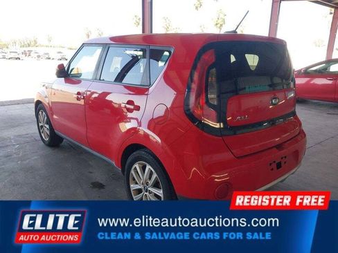 Used 2017 Kia Soul + FWD image 5