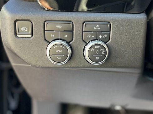 New 2025 GMC Sierra 1500 Elevation image 16