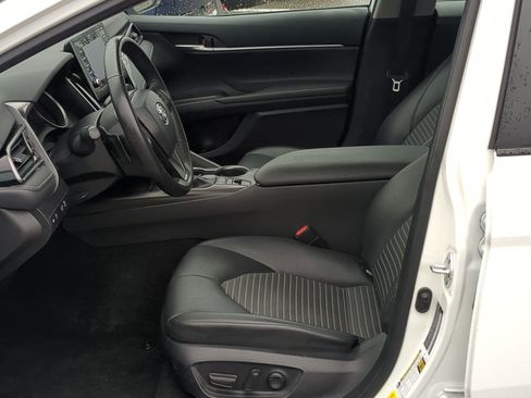 Used 2023 Toyota Camry SE w/ Convenience Package image 11