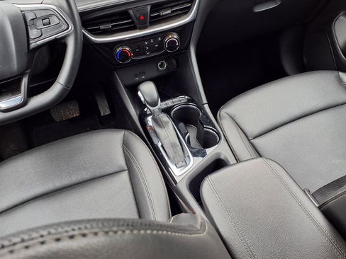 Used 2024 Buick Encore GX Sport Touring image 9