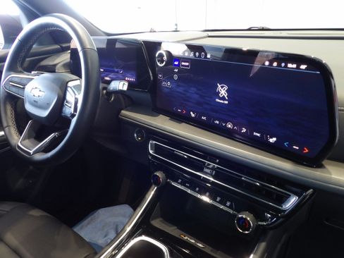 Used 2025 Chevrolet Traverse LT image 27