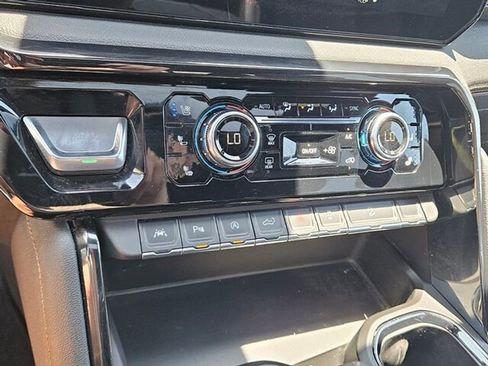 Used 2024 GMC Sierra 1500 AT4 w/ AT4 Preferred Package image 22