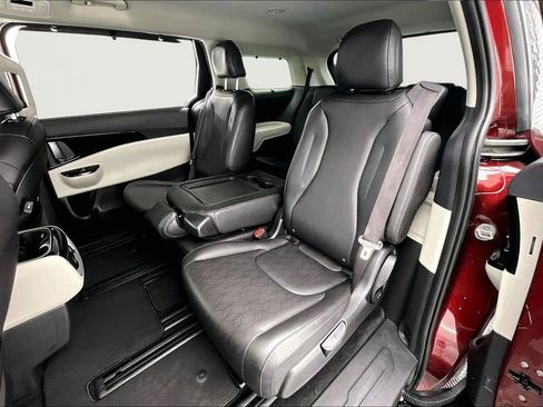 Used 2024 Kia Carnival SX image 26