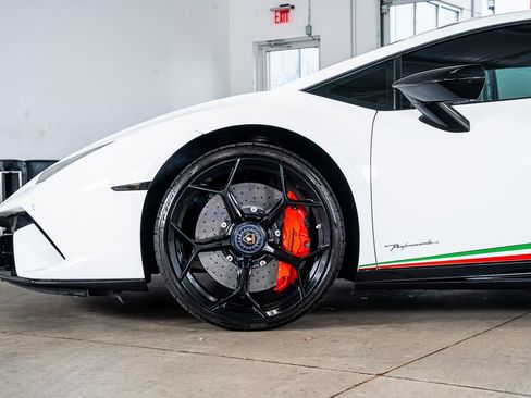 Used 2018 Lamborghini Huracan Performante image 9