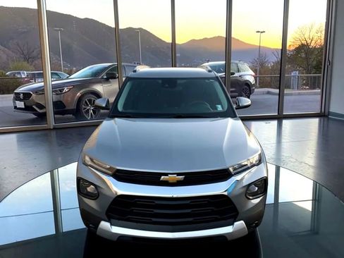 Used 2023 Chevrolet TrailBlazer LT FWD image 3