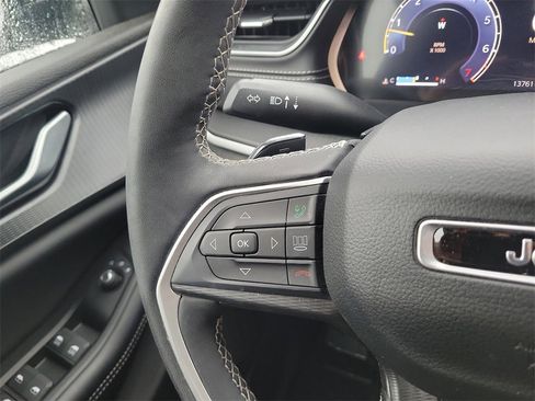 Used 2024 Jeep Grand Cherokee L Altitude image 29