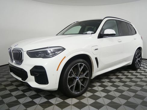 Used 2022 BMW X5 xDrive45e w/ M Sport Package AWD/4WD image 7