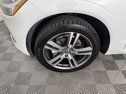Used 2021 Volvo XC60 T5 Momentum w/ Premium Package AWD/4WD image 13