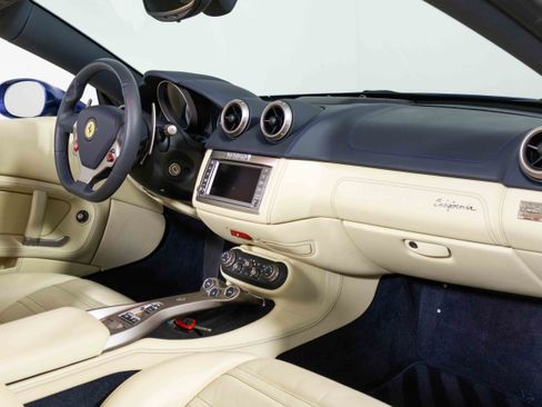 Used 2010 Ferrari California image 25
