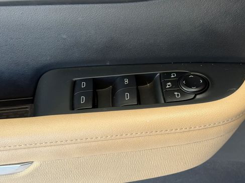 Used 2025 Buick Enclave Preferred AWD/4WD image 13