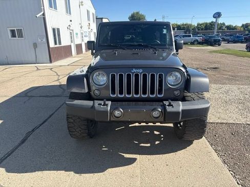 Used 2017 Jeep Wrangler Unlimited Sahara AWD/4WD image 5