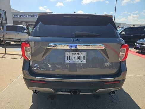 Used 2022 Ford Explorer Limited w/ Limited Technology Package RWD image 4