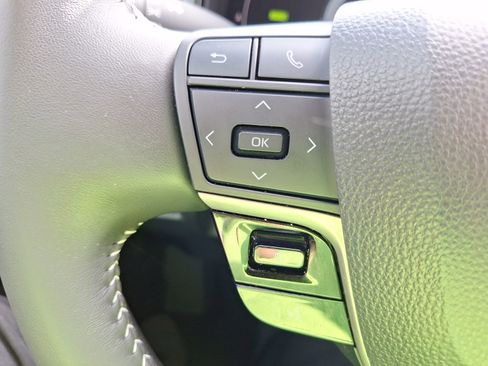 Used 2025 Toyota Camry SE w/ Convenience Package image 22