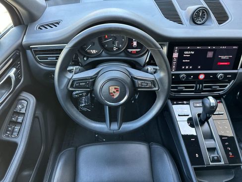 Certified 2025 Porsche Macan AWD/4WD image 15
