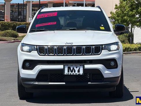 Used 2024 Jeep Compass Latitude AWD/4WD image 9