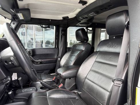 Used 2012 Jeep Wrangler Unlimited Sahara AWD/4WD image 31