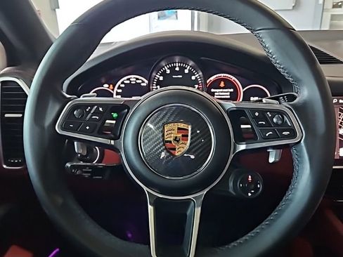 Used 2022 Porsche Cayenne Coupe image 36