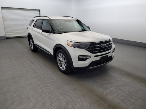 Used 2021 Ford Explorer XLT w/ Equipment Group 202A AWD/4WD image 13