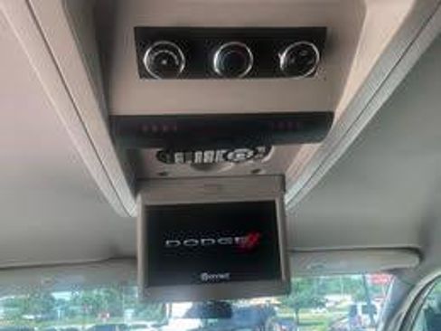 Used 2018 Dodge Grand Caravan SXT FWD image 11