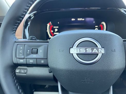 New 2026 Nissan Pathfinder Platinum FWD image 11