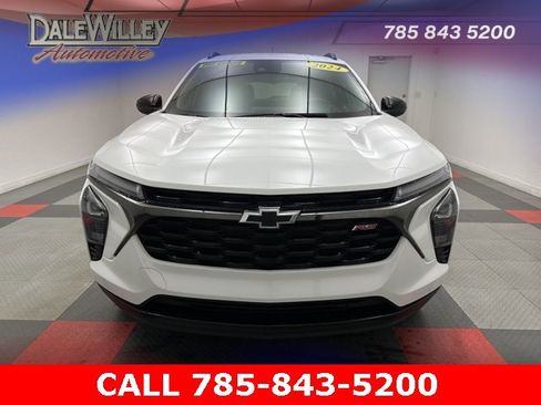 Used 2024 Chevrolet Trax RS w/ Driver Confidence Package image 2