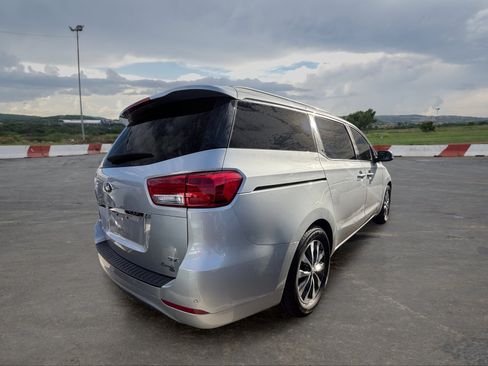 Used 2018 Kia Sedona SX FWD image 3
