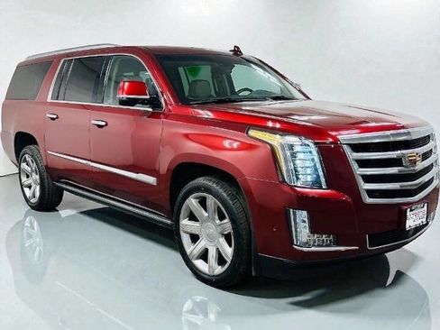 Used 2018 Cadillac Escalade ESV Premium Luxury image 2