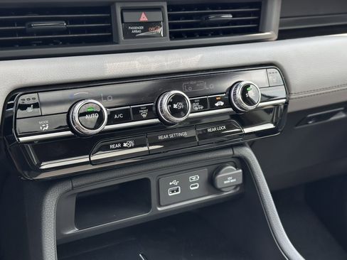 New 2025 Honda Pilot Touring image 30