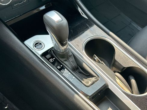 Used 2024 Nissan Altima 2.5 SV image 19