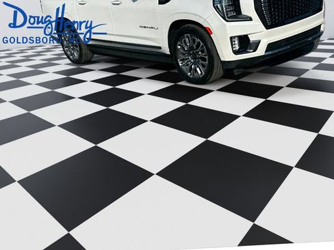 Used 2023 GMC Yukon XL Denali Ultimate AWD/4WD image 7