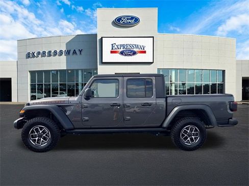 Used 2024 Jeep Gladiator Rubicon w/ Technology Group image 9