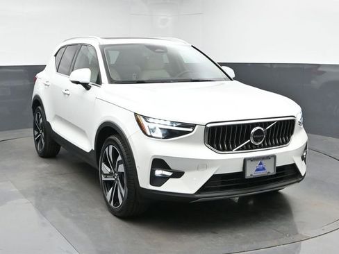 Used 2023 Volvo XC40 B5 Plus w/ Protection Package Premier AWD/4WD image 2