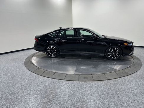 Used 2023 Honda Accord Touring image 5