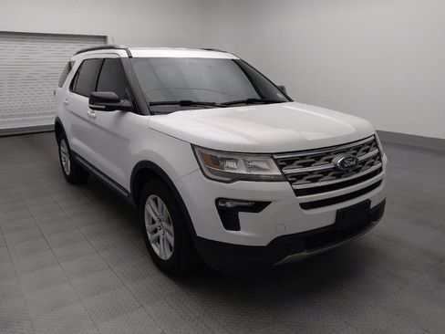 Used 2018 Ford Explorer XLT w/ Equipment Group 201A AWD/4WD image 13